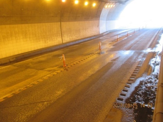 Image image of clogged drainage in the tunnel