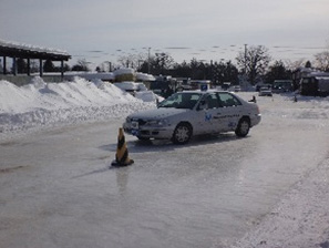 冬道安全運転講習会の写真2