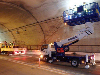 Photograph of tunnel lighting equipment renewal construction example