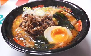 肉盛り味噌らーめん（700円）。肉たっぷりでコスパの良さは会場一!?のイメージ画像