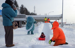 昨年の様子（雪の滑り台）の写真