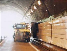 Tunnel side wall cleaning photo