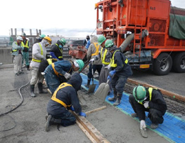 新設橋梁ジョイント部（伸縮装置）のコンクリート打設のイメージ画像