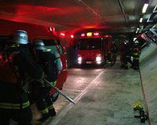 緊急疏散路線救援訓練的圖像