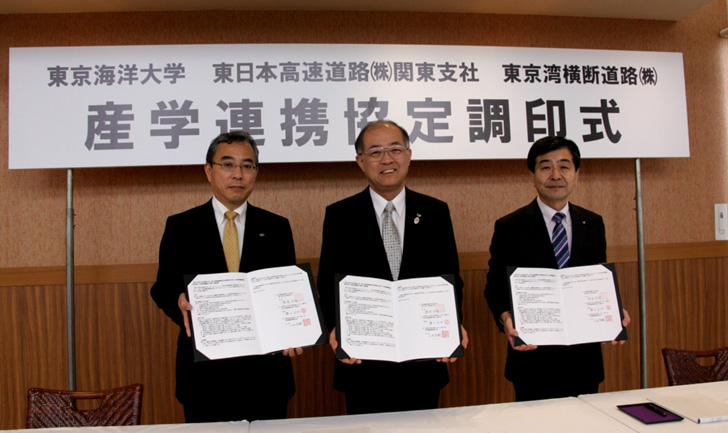 Image of signing ceremony