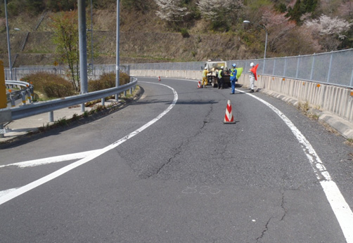 Hitachi Chuo IC Down Line Exit ภาพของสภาพพื้นผิวถนน