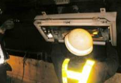 トンネル照明設備清掃・点検のイメージ画像