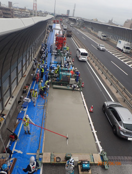 写真-1 鋼繊維補強コンクリート施工状況のイメージ画像