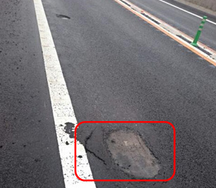 応急復旧前の舗装損傷状況のイメージ画像