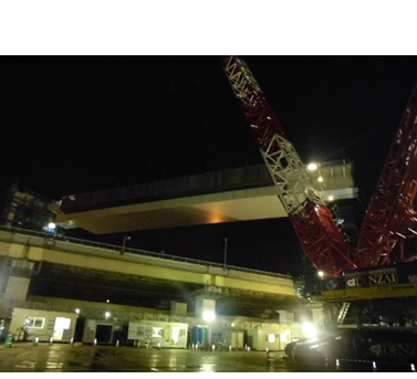 橋りょうの架設状況の写真