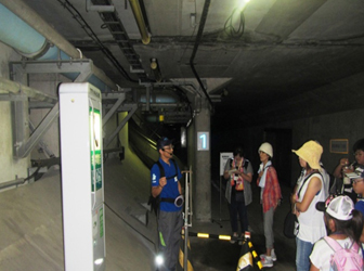Aqua Tunnel: Image of exploring emergency evacuation routes