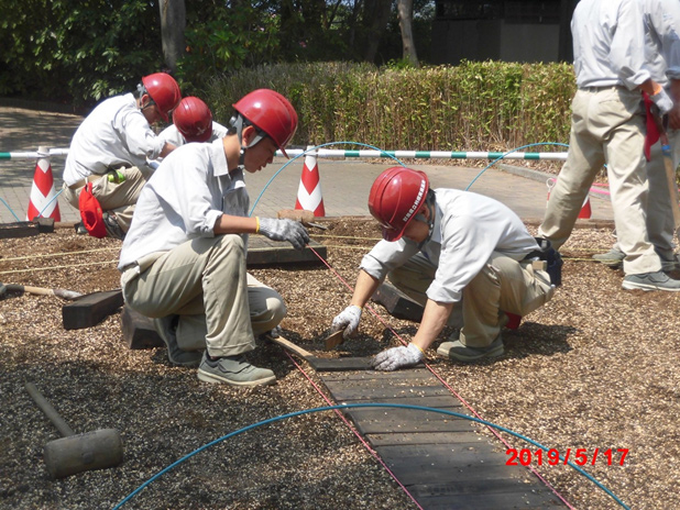 Image of flowerbed making by students of Gunma Prefectural Tone Business High School