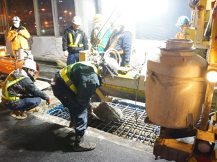 床版部分補修工事　作業状況の写真