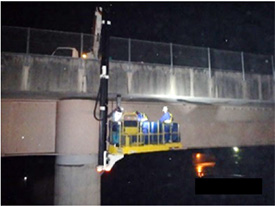 道路構造物点検　作業状況の写真
