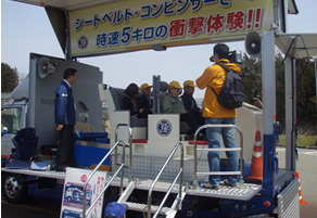 シートベルト・コンビンサーによる着用効果体験のイメージ画像