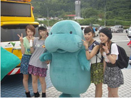 ハイウェイレディ等による交通安全の呼びかけ等のイメージ画像2