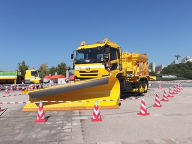(3) A photo of a huge snow removal vehicle with Expressway specifications