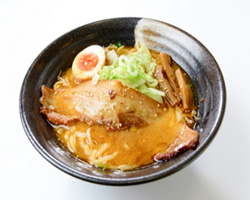 Image of roasted pork pork roast pork miso ramen (950 yen) [Ban-Etsu Expressway Aganogawa SA (Out-bound line)]