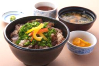 新泻牛肉洋葱盐饭的图像图像[1,000日元]