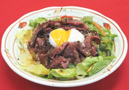 รูปภาพรูปภาพของเนื้อย่างและผักอุดมไปด้วยสายลมเย็นอุด้ง (980 เยน) [Kurosaki PA (ลงล่าง) มุมขนมขบเคี้ยว]