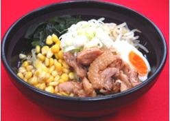 รูปภาพรูปภาพของราเมนเย็นไก่โคชิโนะเรดไก่ (850 เยน) [มุมขนมขบเคี้ยวยามาโตะ PA (ลงแถว)]