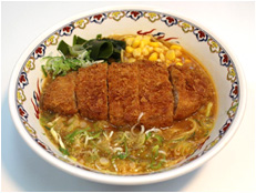 妻有ポークのカツラーメンの写真