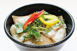 Tsugari豬肉碗配羅勒和米飯的圖像980日元（含稅）[Myoko SA（上線）]