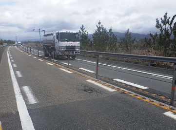 Image of paved road surface (Seigo Shibata IC-Arakawa Tonai IC)