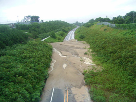从上方看到的从切割部分流出的沉淀物的图像图像