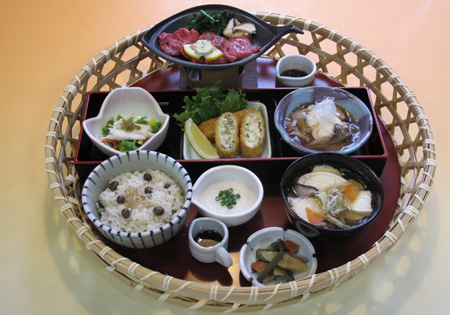 Image image of Iwate's Tankaku Wagyu and mountain blessing set