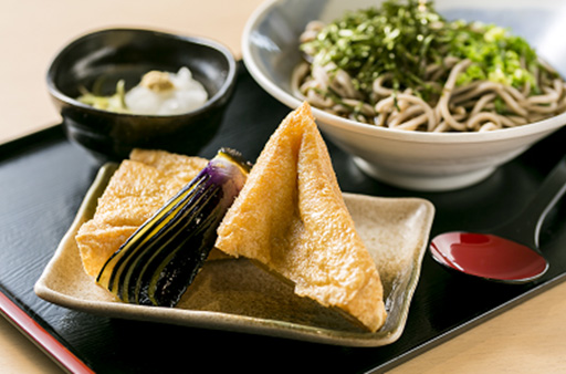 名物 三角揚げと十割そば（冷）のイメージ画像
