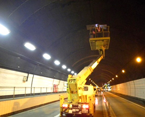 トンネル内構造物の点検・補修のイメージ画像