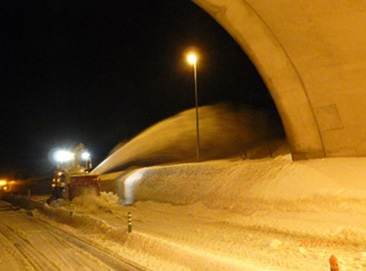 Photograph of the snow removal situation at the tunnel entrance