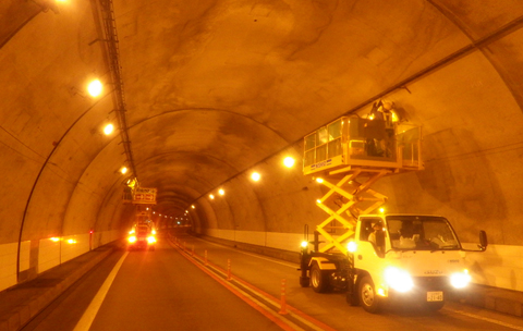 トンネル設備点検・工事のイメージ画像