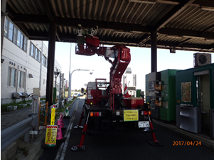 料金所ゲート上屋照明清掃・灯具取替のイメージ画像