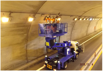 トンネル内設備点検状況のイメージ画像