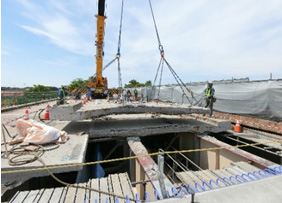 古い床版撤去状況のイメージ画像