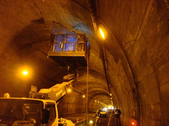トンネル補強工事のイメージ画像