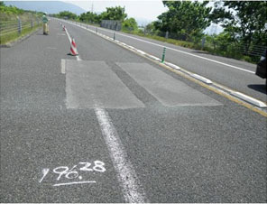 舗装路面の状況（安田IC～三川IC間）の写真