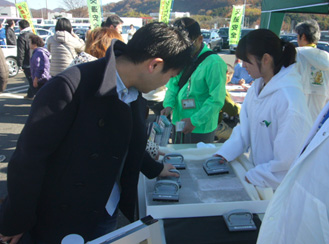 普通タイヤと冬用タイヤのすべりの違いを実感できる「タイヤミュー(μ)」体験のイメージ画像