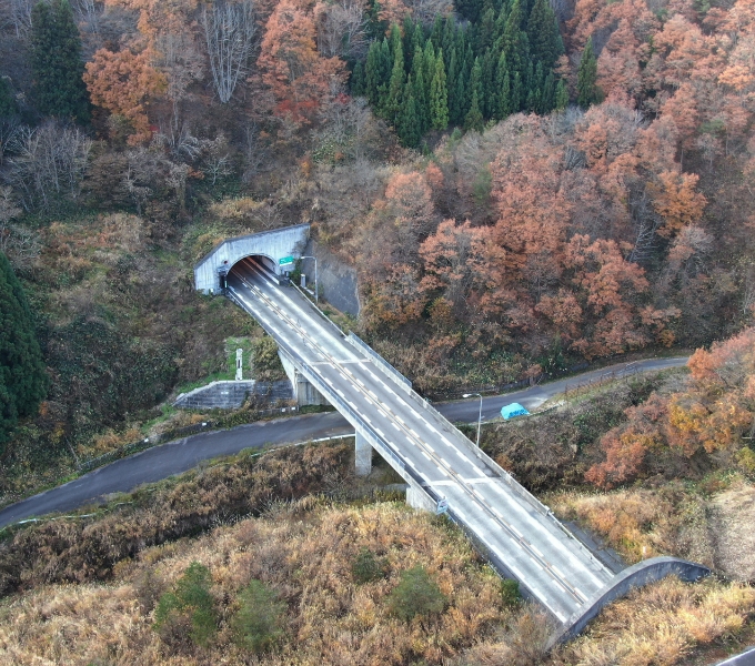 鳥屋山トンネル（東坑口部）